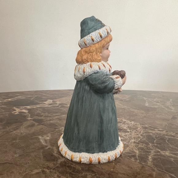 Maud Humphrey Bogart Winter Days Figurine - Picture 3 of 10